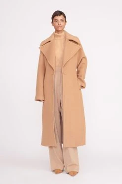 CARVER COAT | CAMEL -fashion 034 230605 Staud Fall Ecom 01146 web