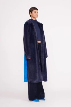 DUBOIS COAT | NAVY DIRECTOR BLUE -fashion 041 230605 Staud Fall Ecom 01392 web