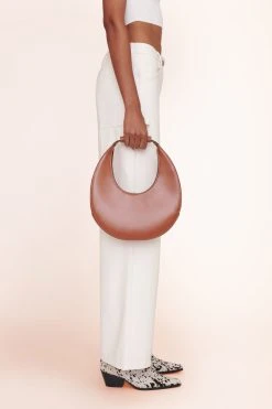 MOON BAG | SADDLE -fashion Lexi top white domino pant white 00246 web