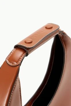 MOON BAG | SADDLE -fashion STAUD MOONTOTE BAG TAN HOLIDAY 22 ECOM 4