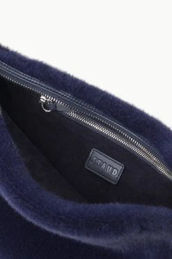 VIVI SHOULDER BAG | NAVY FAUX FUR -fashion STAUD VIVI SHOULDERBAG NAVY FALL 23 ECOM 3